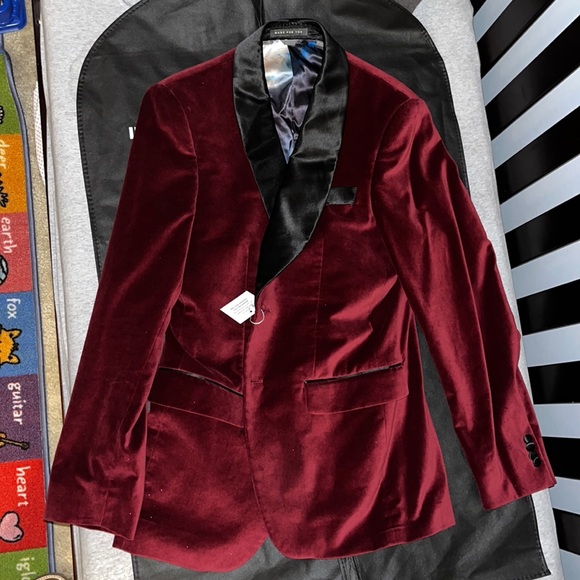Brand new shawl burgundy velvet custom dinner jacket by Indochino size 40R
